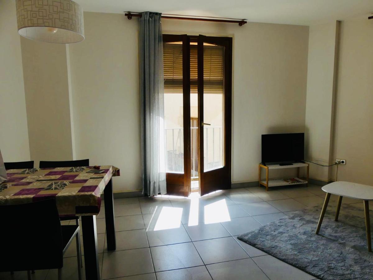 Confortable Pis En Ple Centre De Vic Aptgarbi エクステリア 写真